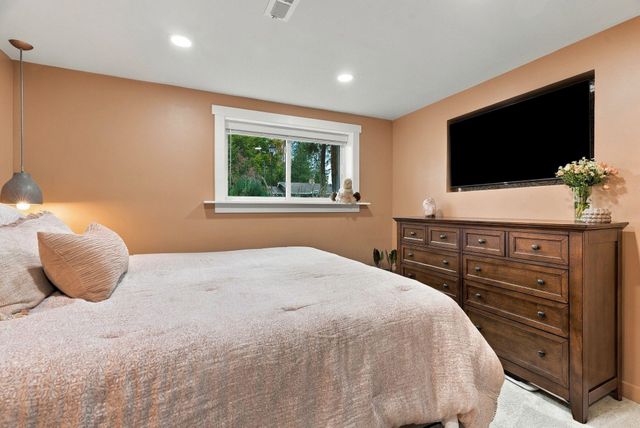 12106 N Fairwood Dr, Spokane, WA 99218