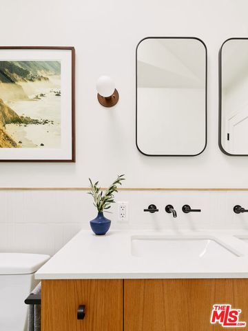 8460 Kirkwood Drive, Los Angeles, CA 90046