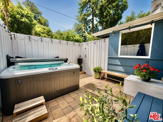 8460 Kirkwood Drive, Los Angeles, CA 90046