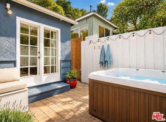8460 Kirkwood Drive, Los Angeles, CA 90046