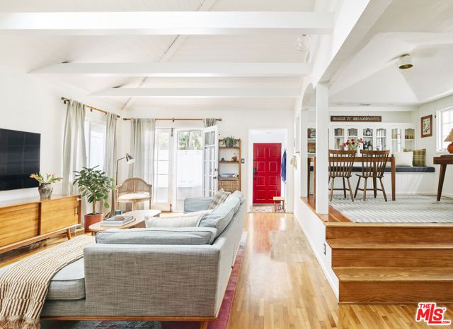 8460 Kirkwood Drive, Los Angeles, CA 90046