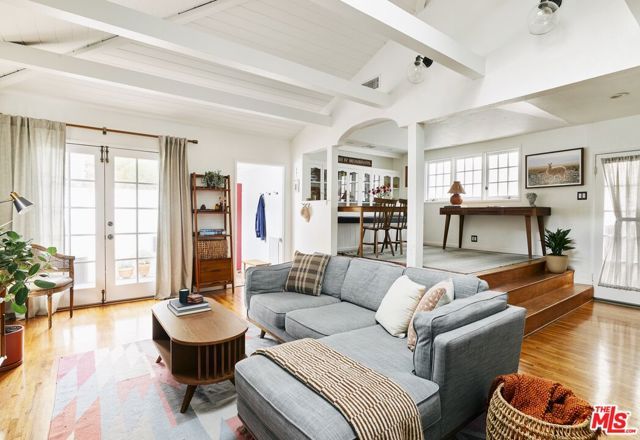 8460 Kirkwood Drive, Los Angeles, CA 90046