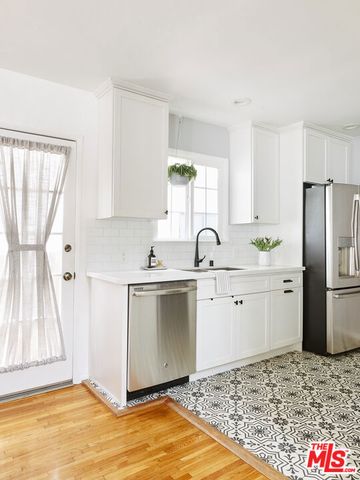 8460 Kirkwood Drive, Los Angeles, CA 90046