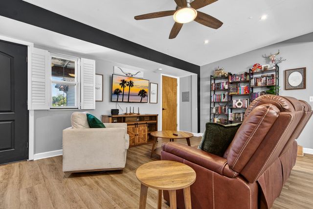 4950 30TH AVENUE N, St Petersburg, FL 33710