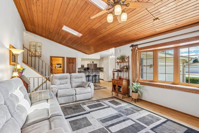 N111W16636 Esquire COURT, Germantown, WI 53022
