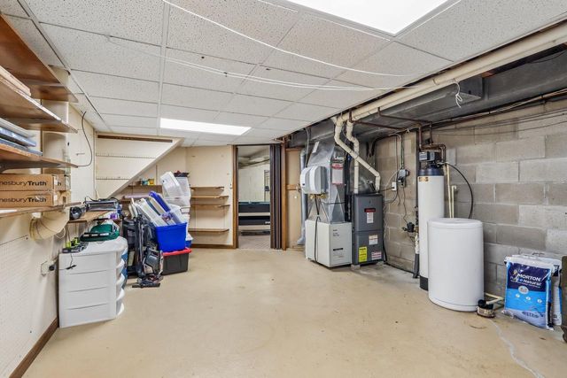 N111W16636 Esquire COURT, Germantown, WI 53022
