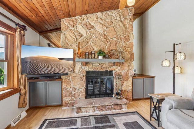 N111W16636 Esquire COURT, Germantown, WI 53022