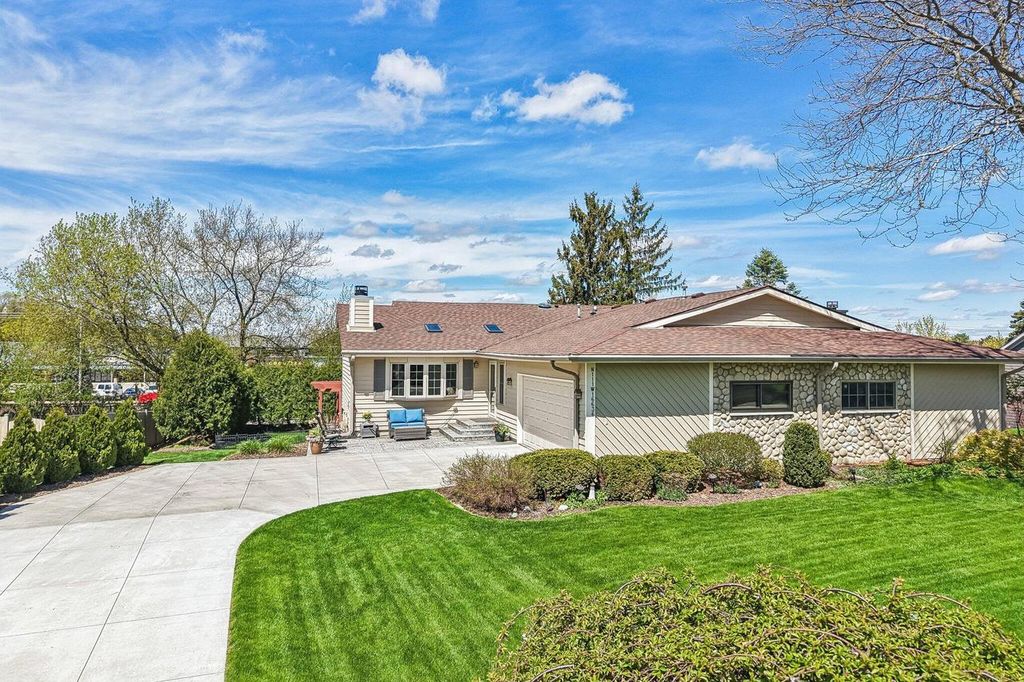 N111W16636 Esquire COURT, Germantown, WI 53022