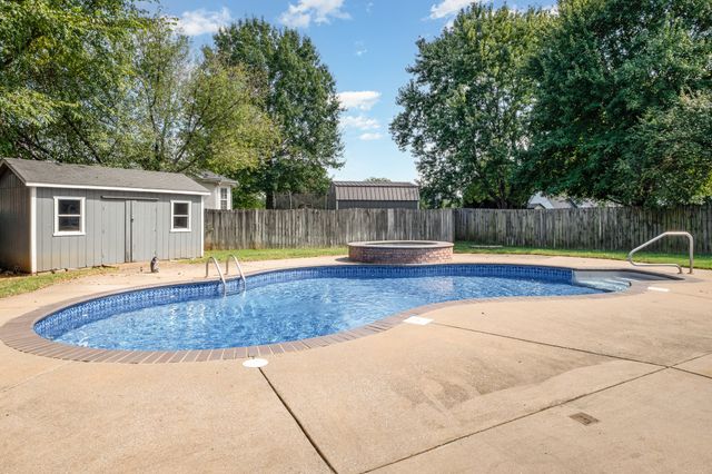 1823 Joben Dr, Murfreesboro, TN 37128