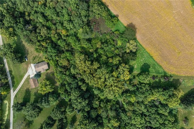 2767 61st St Trail, Vinton, IA 52349