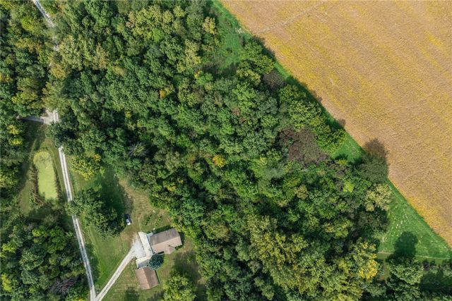 2767 61st St Trail, Vinton, IA 52349