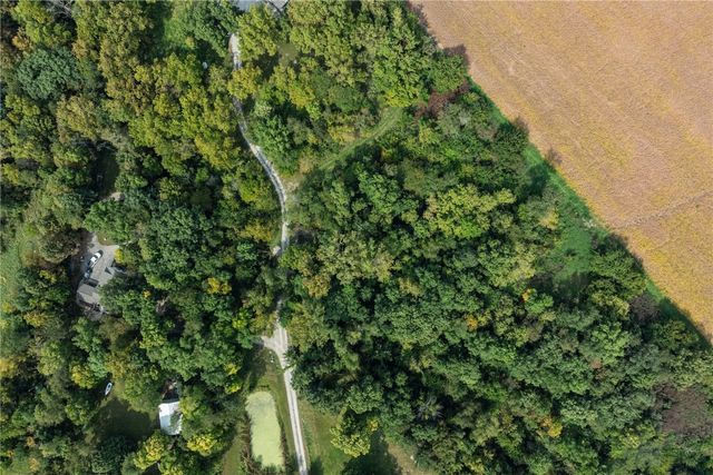 2767 61st St Trail, Vinton, IA 52349