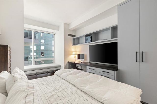 50 Liberty Drive 7L, Boston, MA 02210