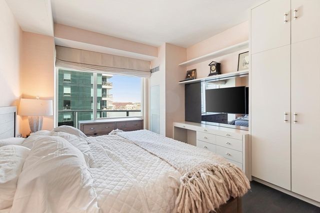 50 Liberty Drive 7L, Boston, MA 02210