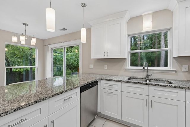 4930 Farmstead Court NE, Woodstock, GA 30188