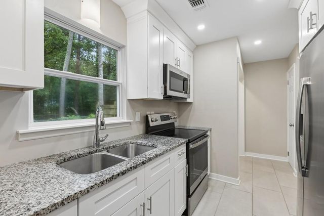 4930 Farmstead Court NE, Woodstock, GA 30188
