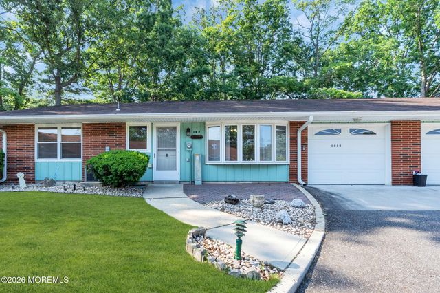 188B Sterling Court, Lakewood, NJ 08701