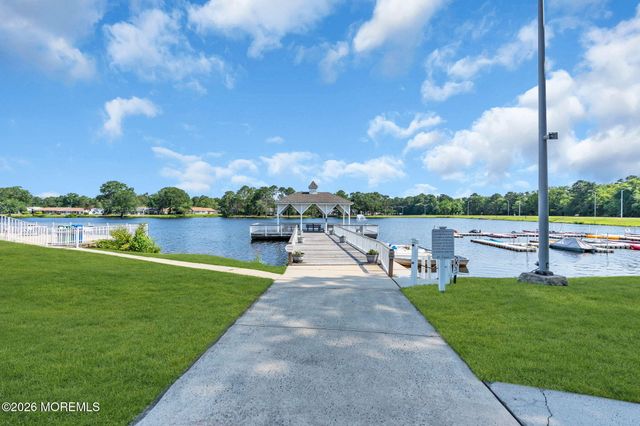 188B Sterling Court, Lakewood, NJ 08701