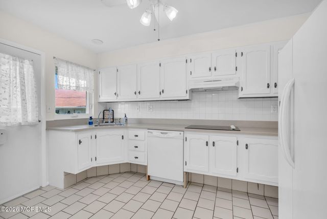 188B Sterling Court, Lakewood, NJ 08701