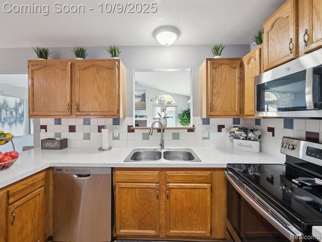 39260 S Phlox Lane, Westland, MI 48186