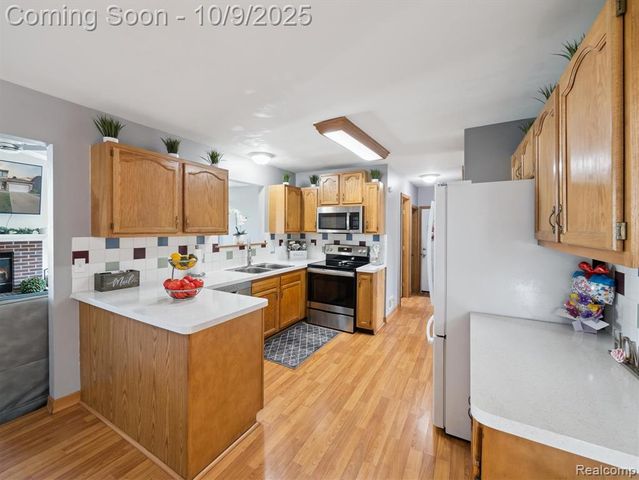 39260 S Phlox Lane, Westland, MI 48186