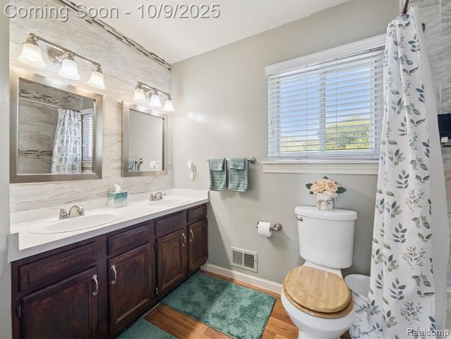 39260 S Phlox Lane, Westland, MI 48186