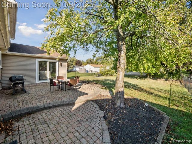 39260 S Phlox Lane, Westland, MI 48186