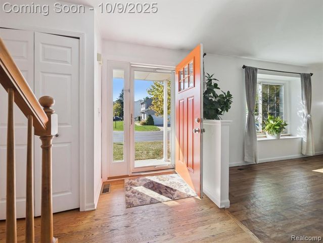 39260 S Phlox Lane, Westland, MI 48186