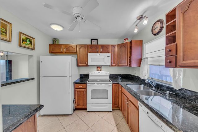 9401 Sunrise Lakes Boulevard 311, Sunrise, FL 33322