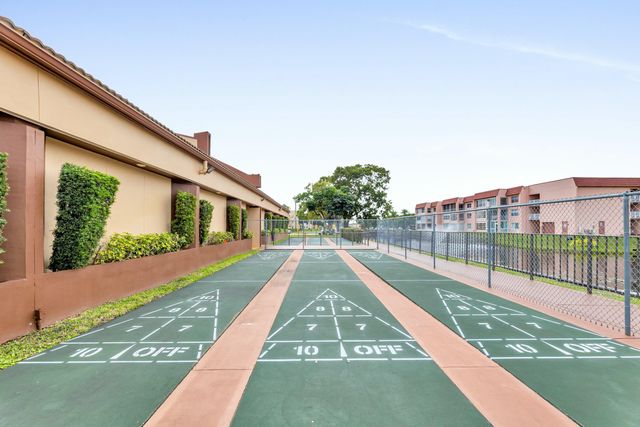 9401 Sunrise Lakes Boulevard 311, Sunrise, FL 33322