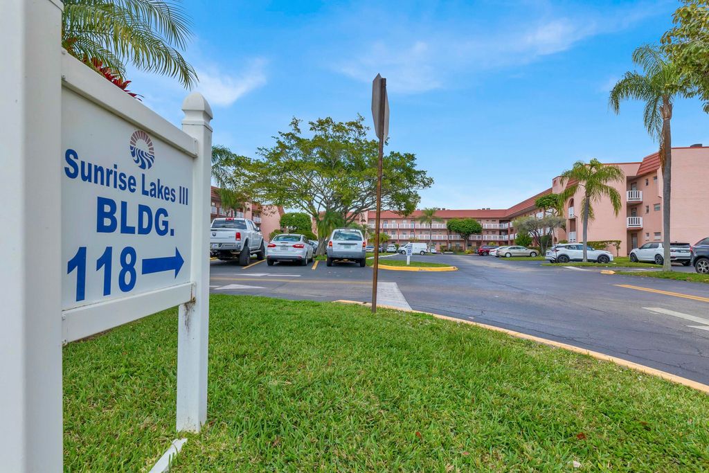 9401 Sunrise Lakes Boulevard 311, Sunrise, FL 33322