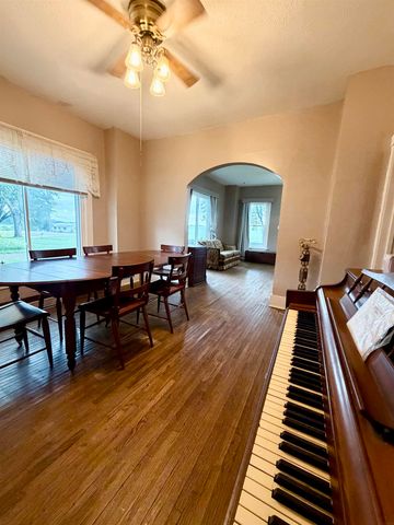 143 S. Elk Run Road, Waterloo, IA 50707