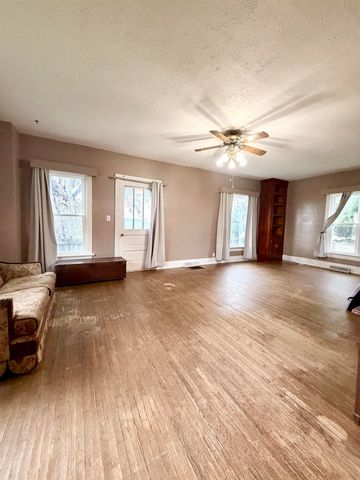 143 S. Elk Run Road, Waterloo, IA 50707