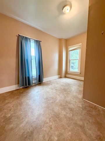 143 S. Elk Run Road, Waterloo, IA 50707