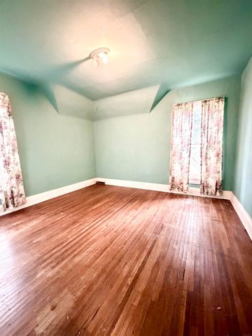 143 S. Elk Run Road, Waterloo, IA 50707
