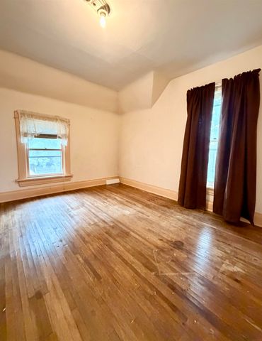 143 S. Elk Run Road, Waterloo, IA 50707