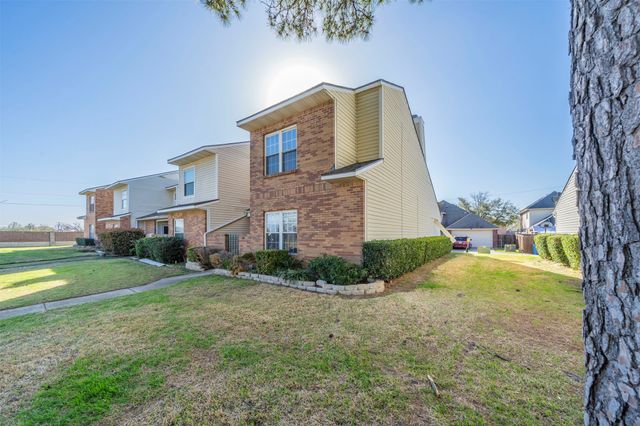 708 Creekwood Drive, Lewisville, TX 75067