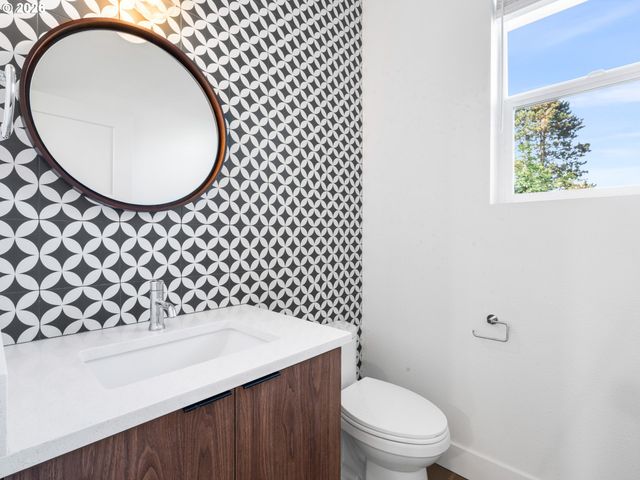 5623 N GAY Ave 2, Portland, OR 97217