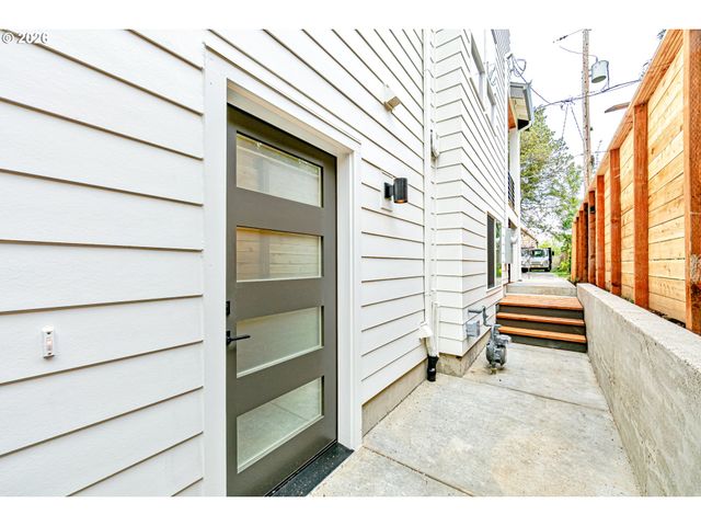 5623 N GAY Ave 2, Portland, OR 97217