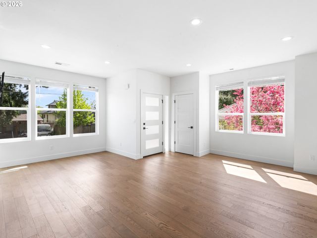 5623 N GAY Ave 2, Portland, OR 97217