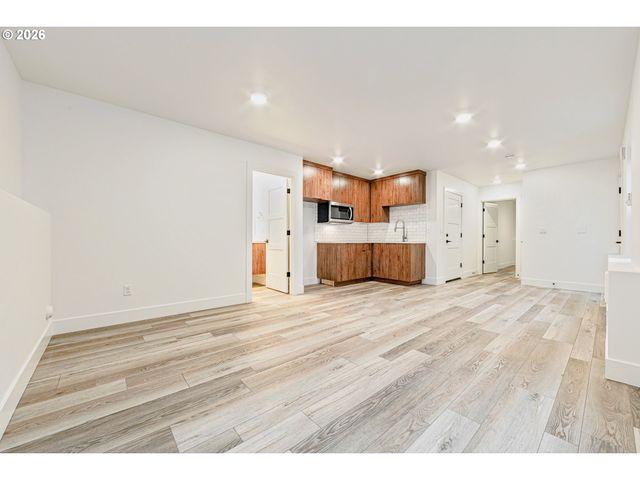 5623 N GAY Ave 2, Portland, OR 97217