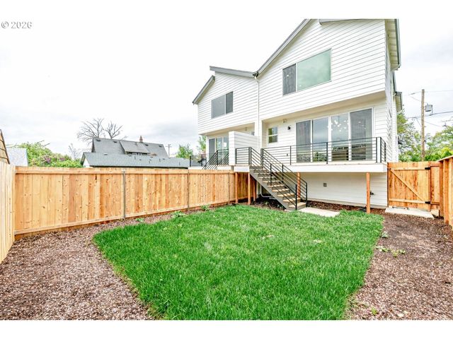 5623 N GAY Ave 2, Portland, OR 97217