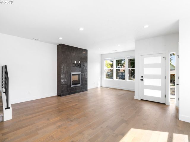 5623 N GAY Ave 2, Portland, OR 97217