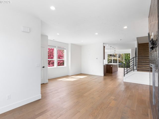 5623 N GAY Ave 2, Portland, OR 97217