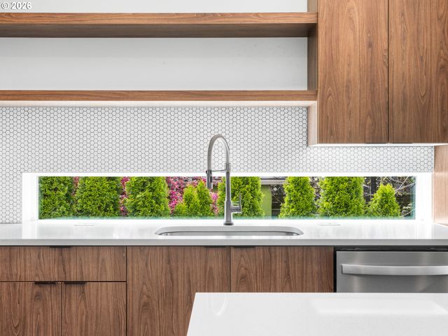 5623 N GAY Ave 2, Portland, OR 97217