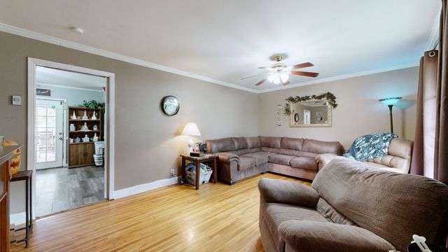 166 E Regent Dr, Clarksville, TN 37043