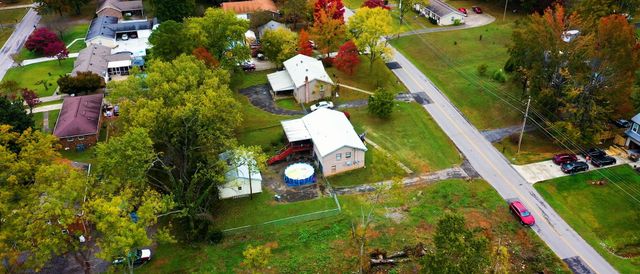 166 E Regent Dr, Clarksville, TN 37043