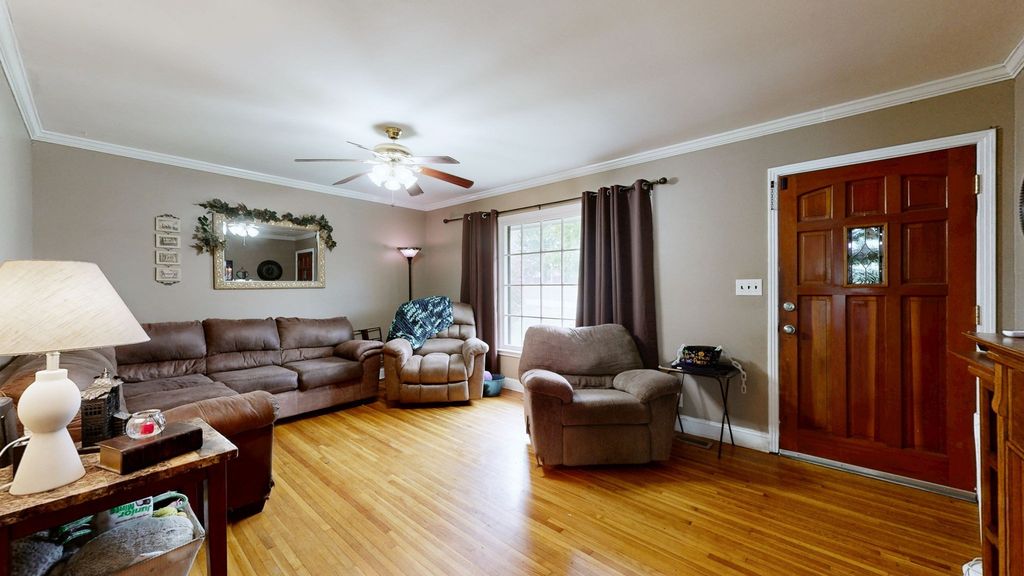 166 E Regent Dr, Clarksville, TN 37043