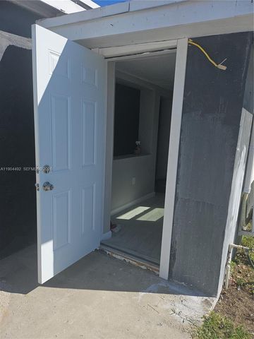 528 NW 10th St A, Florida City, FL 33034