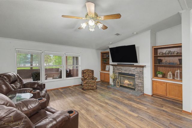 9747 Mathieu Street, Oil City, LA 71061
